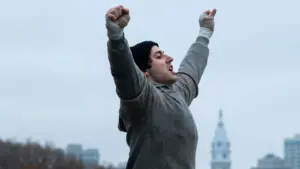 Sylvester Stallone durante los inicios de su carrera, inspirado en la historia real detrás de la creación de Rocky Balboa.