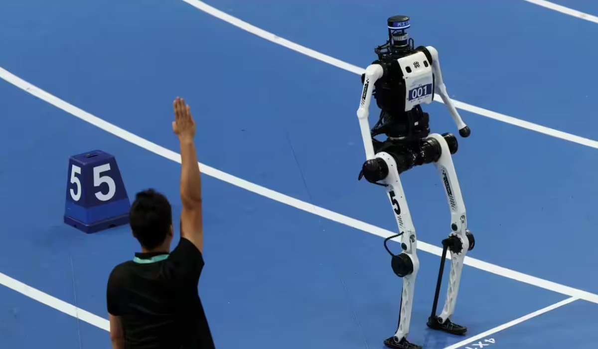 Robot humanoide compitiendo en los Juegos Robóticos 2026 en Beijing