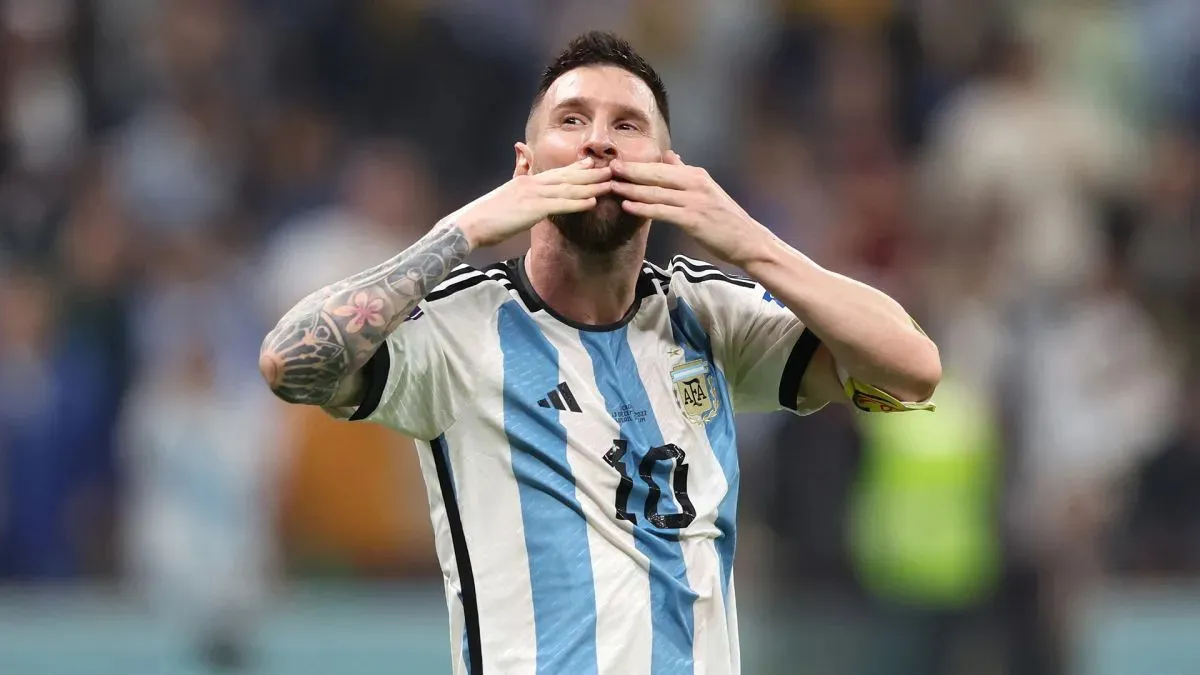 Lionel Messi la camiseta número 10 de la selección argentina